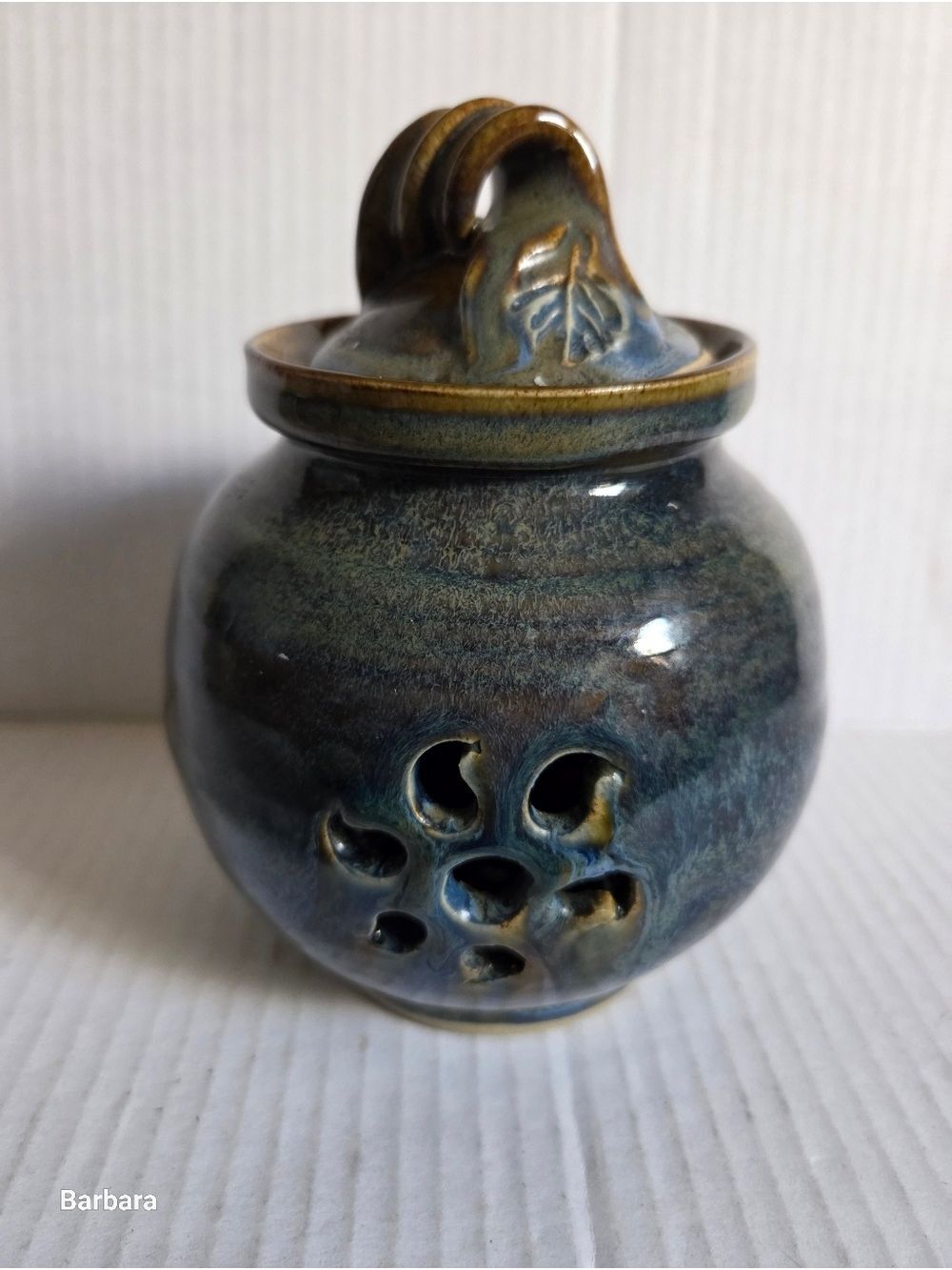 Vintage Handmade Garlic Bulb Stoneware Storage Keeper - Picture 3 of 10